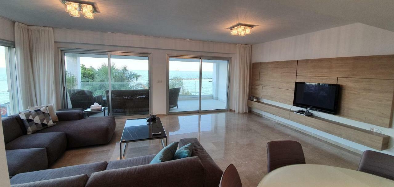 Pegasus Beach Front Lägenhet Limassol Exteriör bild