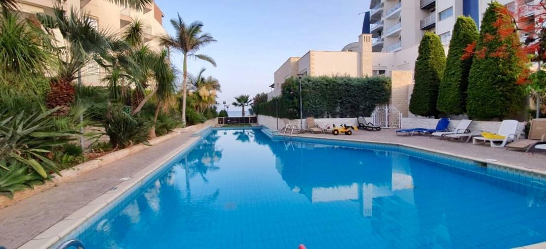 Pegasus Beach Front Lägenhet Limassol Exteriör bild