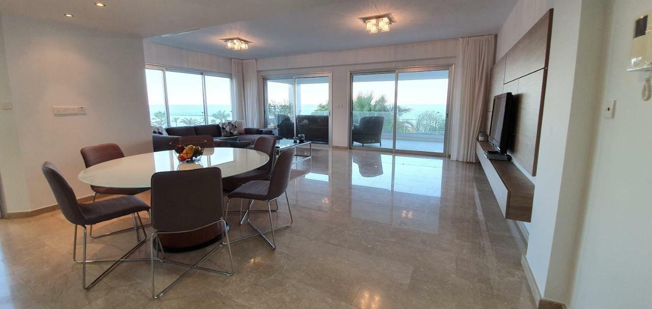 Pegasus Beach Front Lägenhet Limassol Exteriör bild