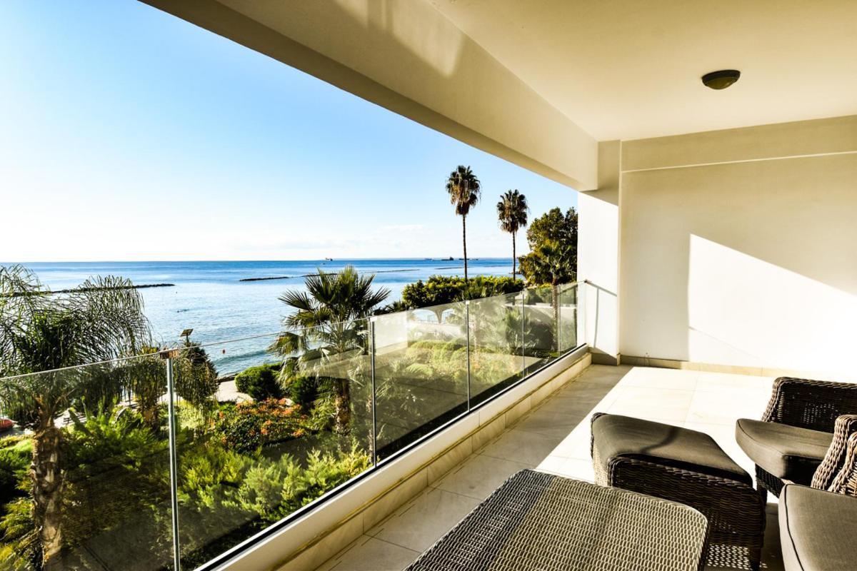 Pegasus Beach Front Lägenhet Limassol Exteriör bild
